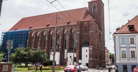 PiS organizuje mszę na koniec kampanii. Kuria się tłumaczy