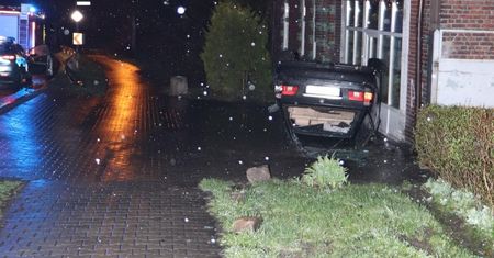 Ruda Śląska. Ucieczkę przed policją zakończył dachowaniem. Był pod wpływem narkotyków