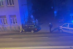 Tragiczny wypadek w Bielsku-Białej. Młody kierowca wjechał w urząd pracy