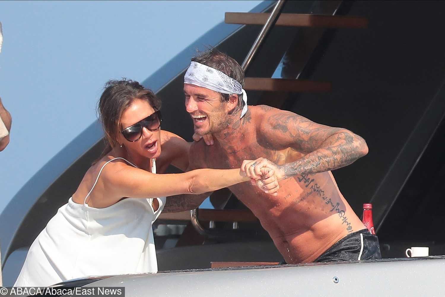 Beckhamowie na jachcie Eltona Johna. Victoria i David