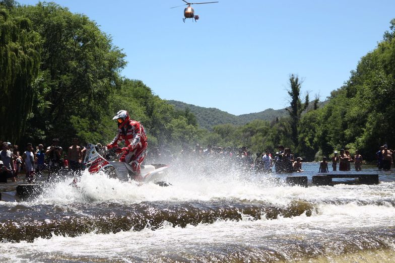 Rajd Dakar 2014. Trzecie miejsce Sonika w II etapie, Hołowczyc - jedenasty