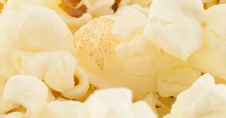 Popcorn prażony w urządzeniu na gorące powietrze