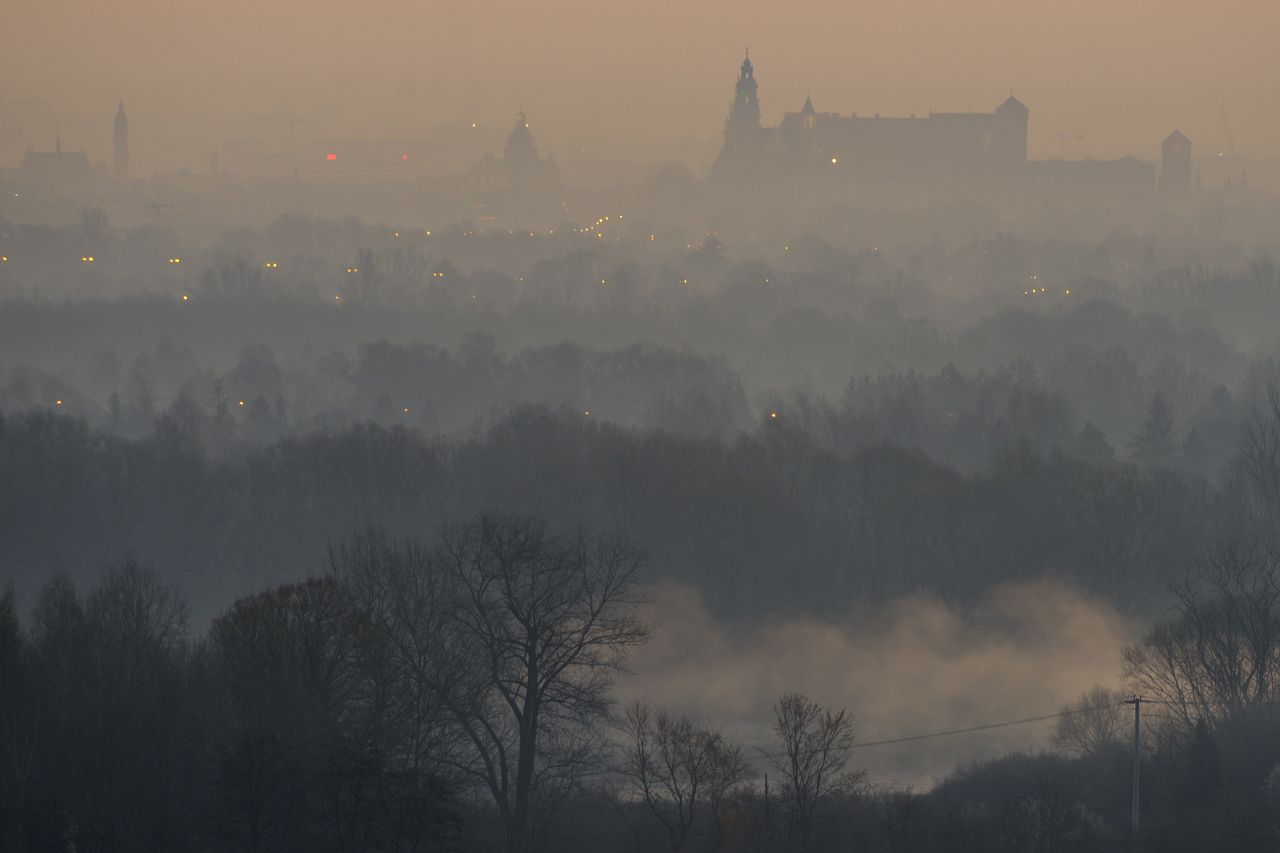 Więcej prądu, gdy jest czyste powietrze? Smog przeszkadza w oszczędnościach