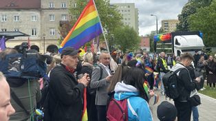 Uniwersytet Łódzki z tęczową flagą. „Jesteśmy otwarci, bezpieczni i różnorodni”
