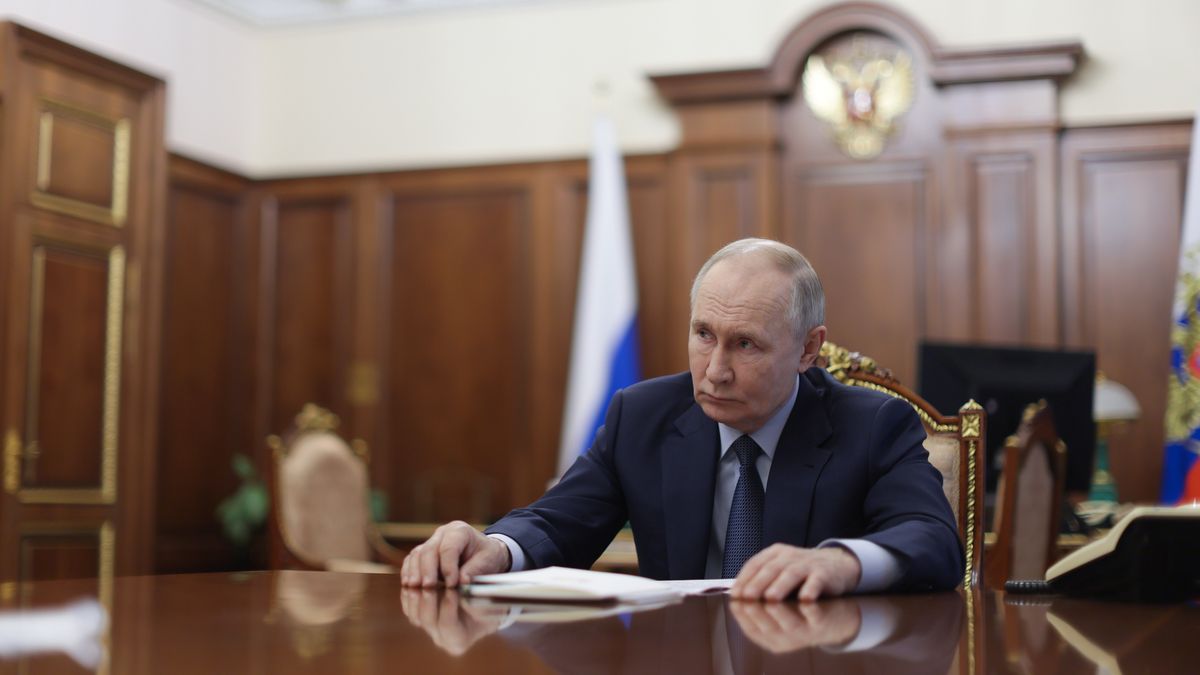 Russian President Vladimir Putin listens to Prime Minister Mishustin during a meeting at the Kremlin in Moscow, Russia, 07 February 2025. EPA/GAVRIIL GRIGOROV/SPUTNIK/KREMLIN / POOL MANDATORY CREDIT Dostawca: PAP/EPA.