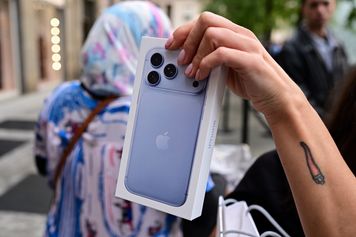 Koniec z folią na iPhone’a? Apple mocno wierzy w Ceramic Shield 2