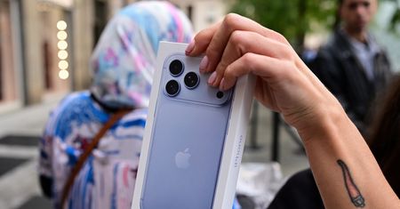 Koniec z folią na iPhone’a? Apple mocno wierzy w Ceramic Shield 2