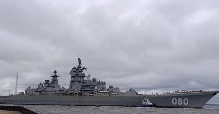 Rosyjski krążownik atomowy na Oceanie Arktycznym. "Śledzimy wszystko"