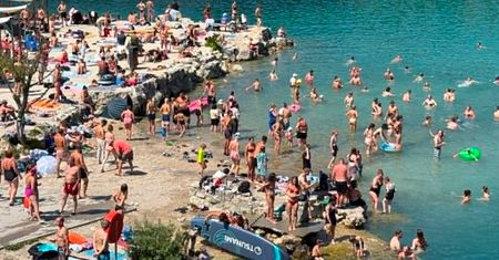 Gigantyczne tłumy nad wodą. 38 st. C w cieniu. Polacy próbują się ochłodzić