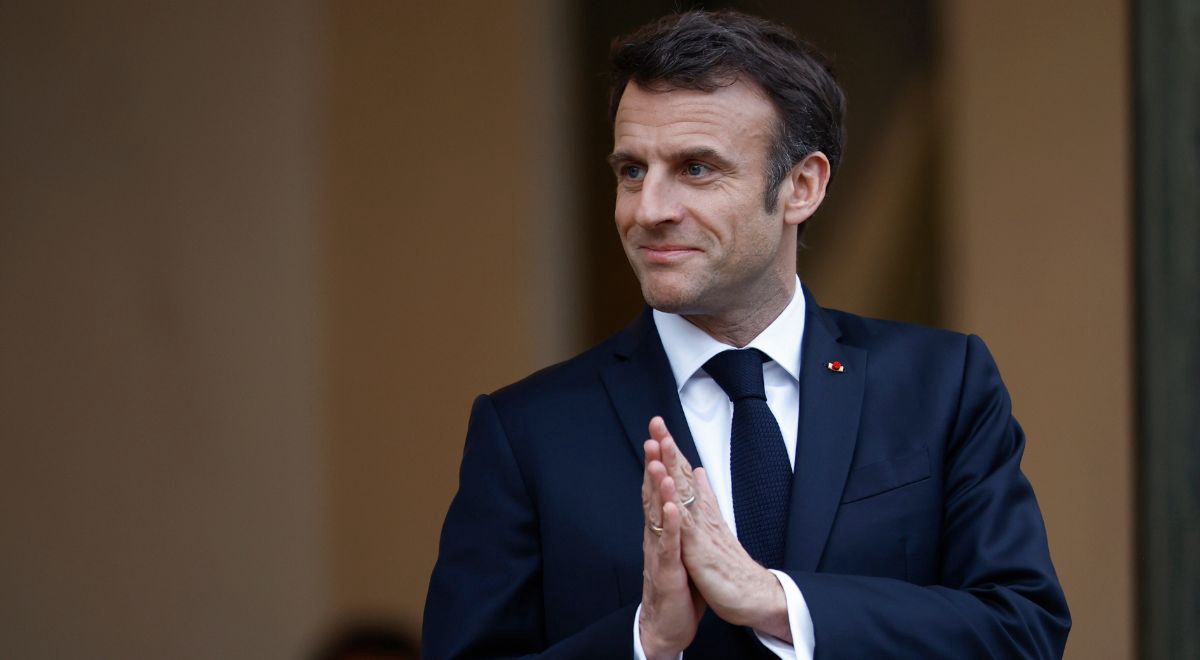 Macron zdjął "luksusowy" zegarek podczas wywiadu. Wywołał spore oburzenie internautów
