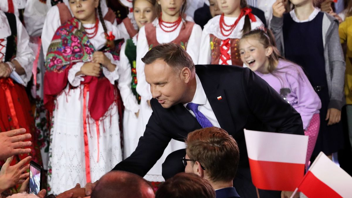 Andrzej Duda przegrał z Rafałem Trzaskowskim w każdej grupie wiekowej do 50. roku życia.