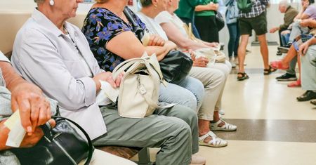 Absurd renty wdowiej. Przez "kruczek prawny" nie otrzymają świadczenia