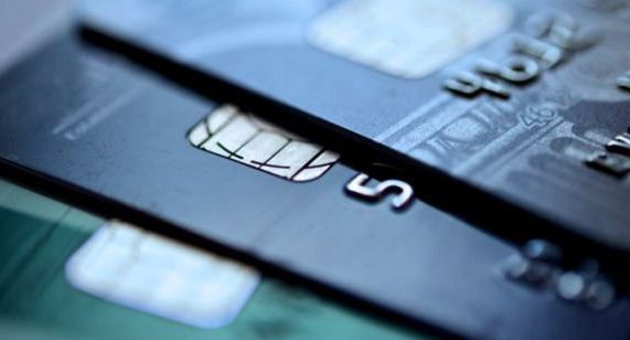 W czwartym kwartale 2020 r. o prawie 400 tys. wzrosła liczba kart płatniczych