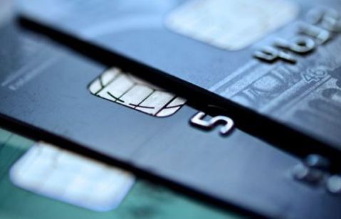 W czwartym kwartale 2020 r. o prawie 400 tys. wzrosła liczba kart płatniczych