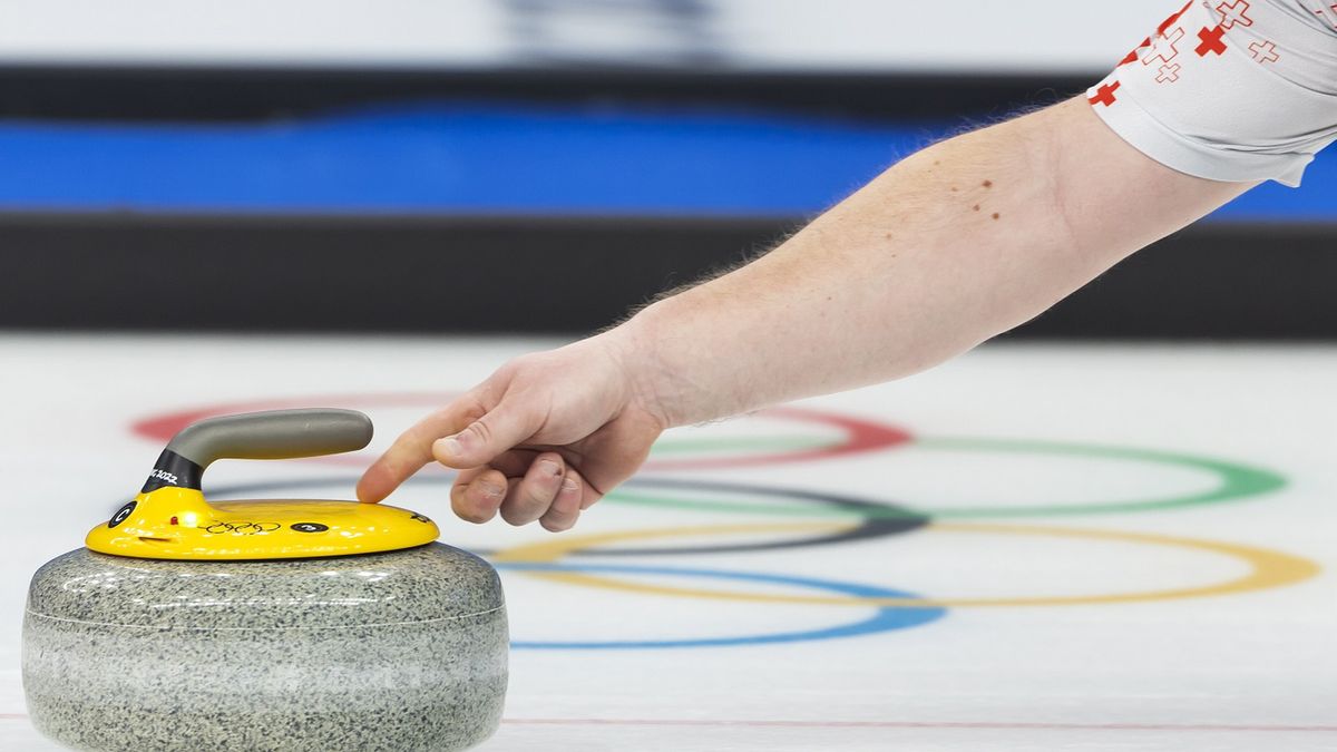 Zdjęcie okładkowe artykułu: PAP/EPA / SALVATORE DI NOLFI / Na zdjęciu: curling na igrzyskach