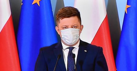 Szczepionka na COVID. Michał Dworczyk: "każda osoba, która ma uregulowany pobyt w Polsce może się zaszczepić"