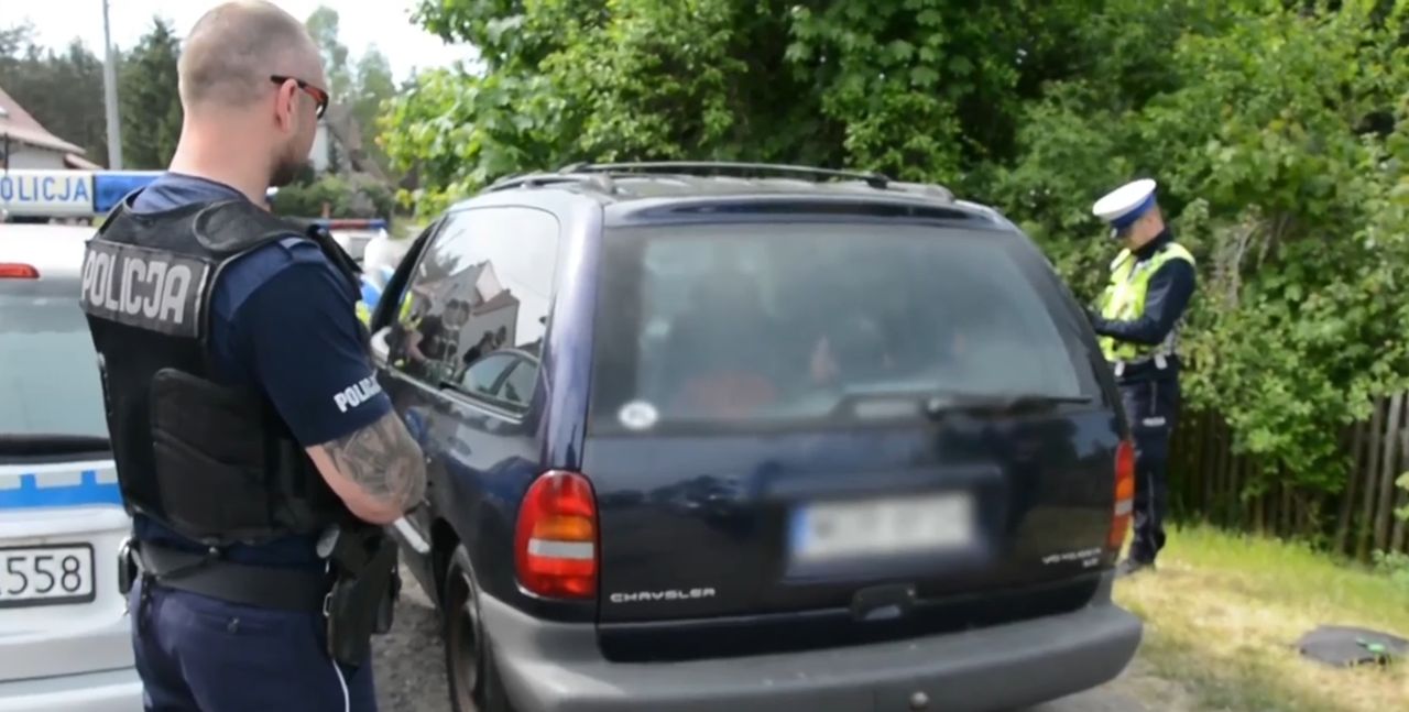 Wpadł podczas kontroli. Wiózł 11 nielegalnych imigrantów
