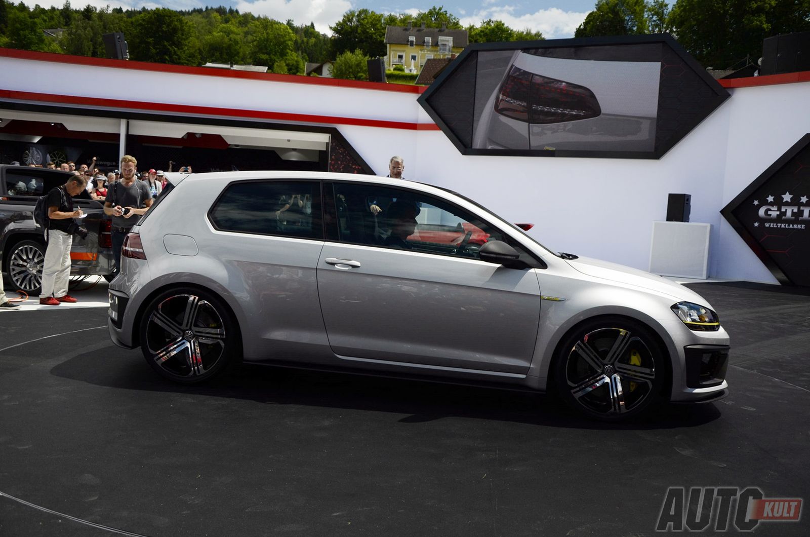 33. GTI Treffen am Wörthersee - VW GTI Roadster Concept & Golf R400 [galeria] 25