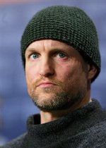 Woody Harrelson gra w pokera