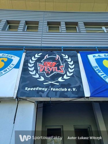 Flaga Landshut Devils na stadionie w Świętochłowicach