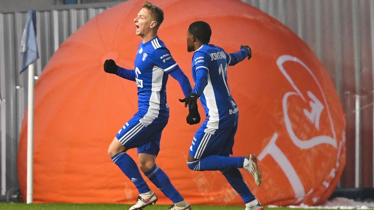 PAP / Piotr Nowak / Na zdjęciu: Mateusz Szwoch (z lewej) i Jorginho 