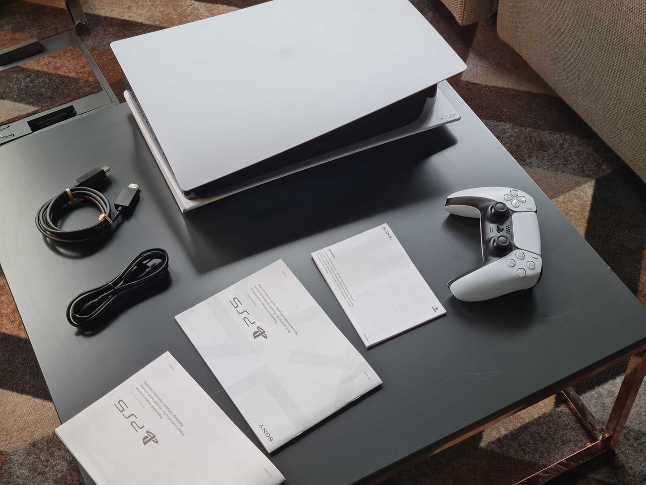 PlayStation 5 rozbija Xboksa Series X w bieżącej sprzedaży