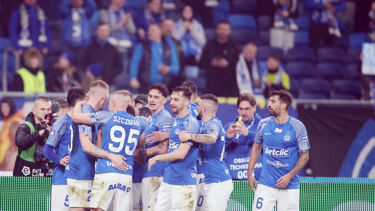 Newspix / TOMASZ WANTULA / Na zdjęciu: piłkarze Ruchu Chorzów