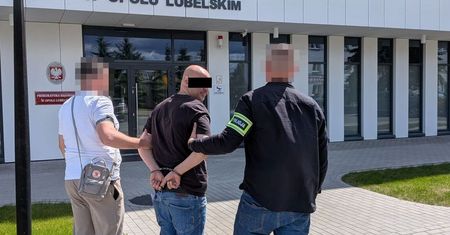 Lublin: Okłamali emerytkę, że jej córka potrzebuje drogiego leku. Policja zatrzymała mężczyznę, który brał udział w oszustwie