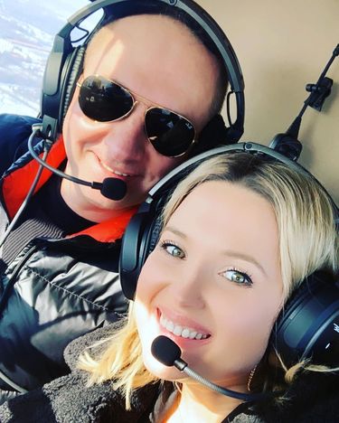 Norbert Dąbek i Gosia Andrzejewicz w helikopterze