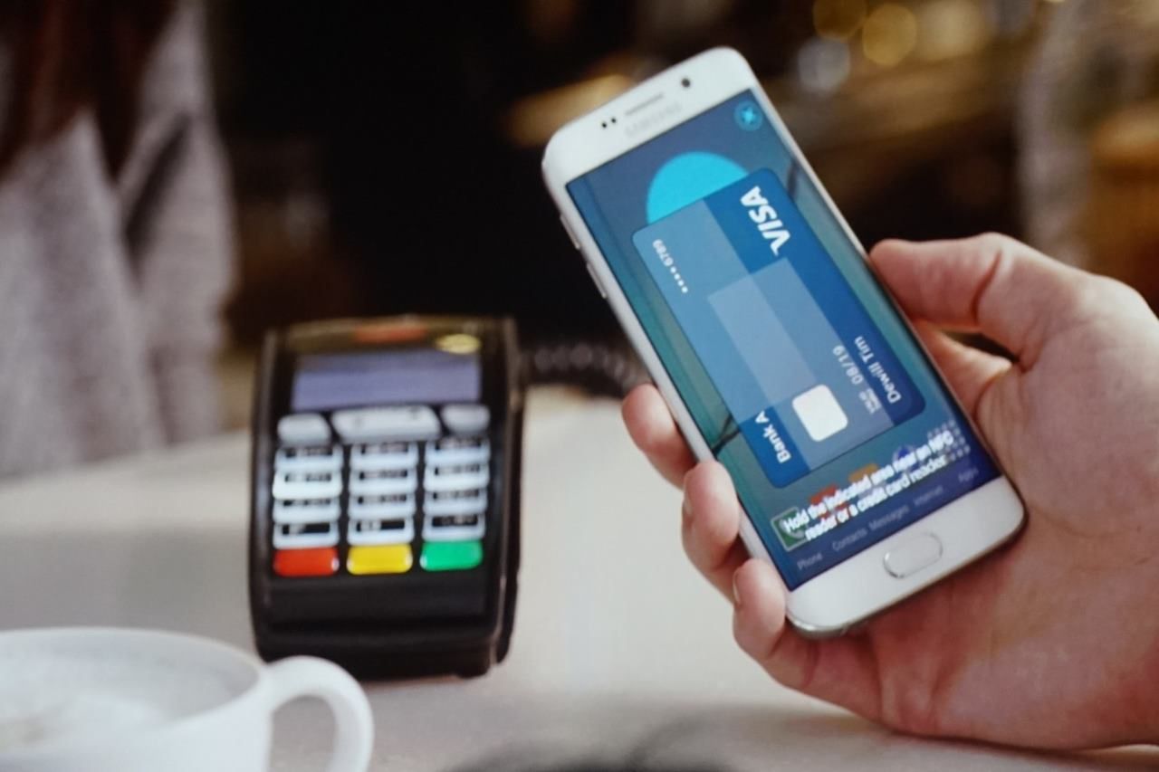 Smartfony Samsunga w Europie spróbują zastąpić karty płatnicze
