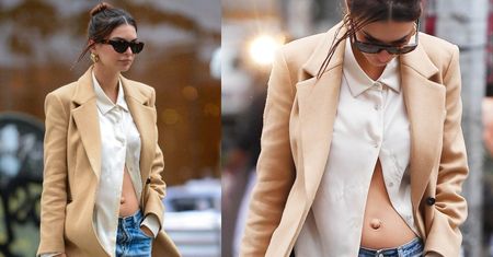 Elegancka Emily Ratajkowski spaceruje po Nowym Jorku, "przypadkiem" prezentując ciążowy brzuszek (ZDJĘCIA)