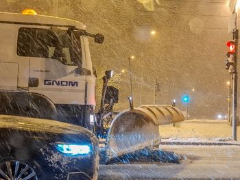 RCB rozesłało alerty. "Zamiecie śnieżne i silny wiatr"