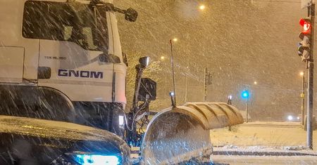 RCB rozesłało alerty. "Zamiecie śnieżne i silny wiatr"