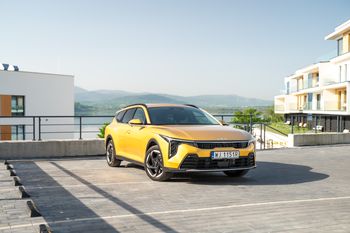 Corolla ma nowego konkurenta. Kia K4 doczekała się pełnej hybrydy