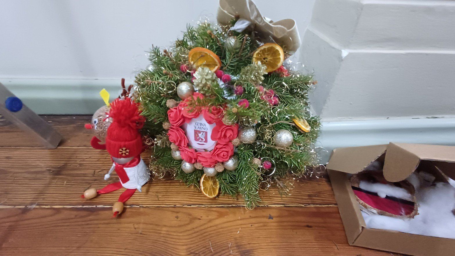 Świąteczne akcenty - choinka w Urzędzie Gminy Sławno