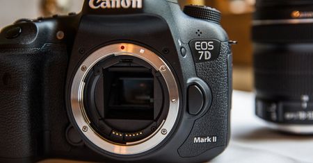 Canon EOS 7D Mark II - sprawdzamy Live View AF i prędkość 10 kl./s