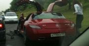 Mercedes SLS AMG w kolizji z... Ładą!