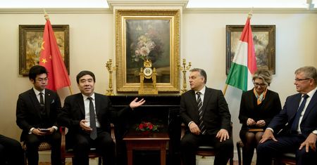 Węgrzy podpisali ważne porozumienie. Bank of China wprowadzi u nich kartę debetową w juanach