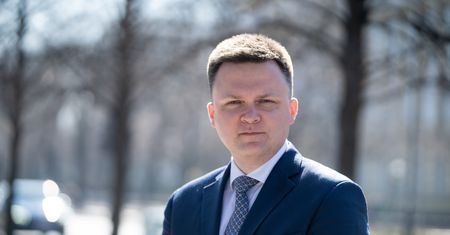 Tego Hołownia życzy kobietom. "Polski, w której..."