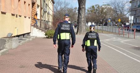 Nietypowa interwencja w szkole. Młoda kobieta podszywała się pod uczennicę