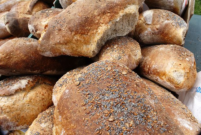 Unia wydaje miliony euro na chleb i olej