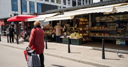 Godziny dla seniorów nie obowiązują wszędzie. Część sklepów się "wywinęła"