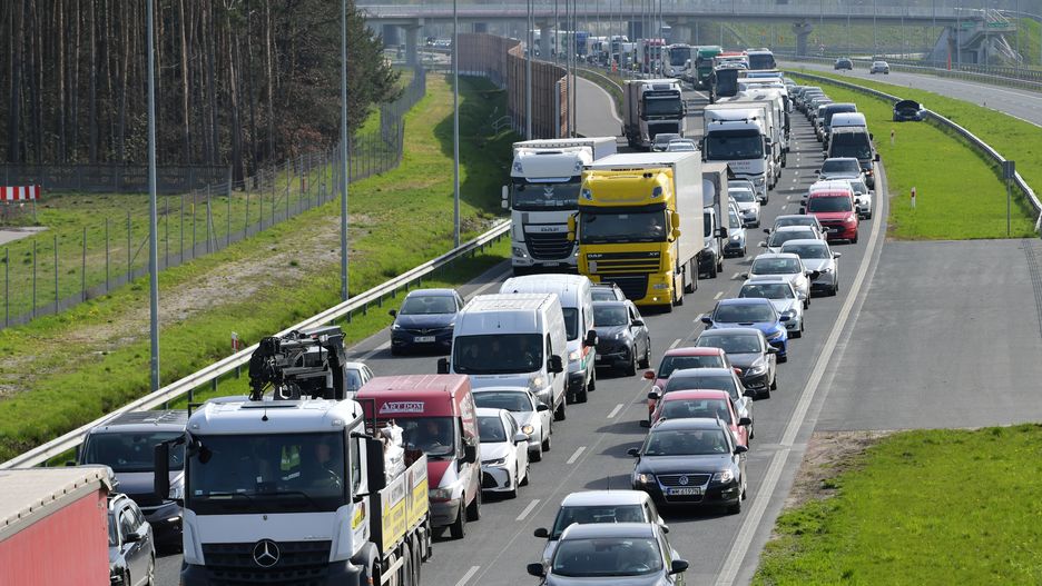 korek
Przemys�aw Pi�tkowski
A2, autostradzie, bus, bus�w, ofiara, wypadek, zderzenie, busy, droga, kolizja, miejsce, poszkodowani, ranni, wypadku