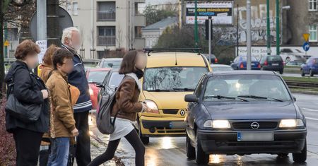 Przepisy o pierwszeństwie pieszych. Sprawa utknęła, ale jest czas na zmiany