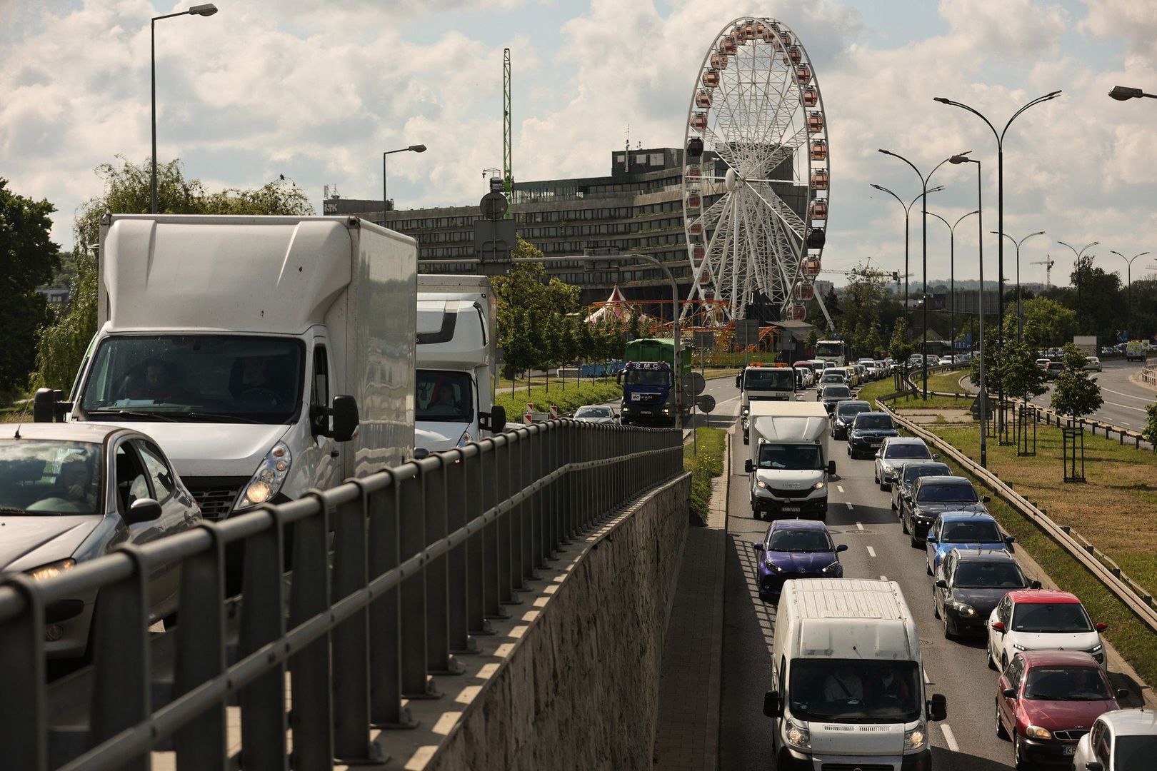 Strefa czystego transportu ma ograniczyć ilość spalin w mieście pochodzących od ruchu samochodowego.