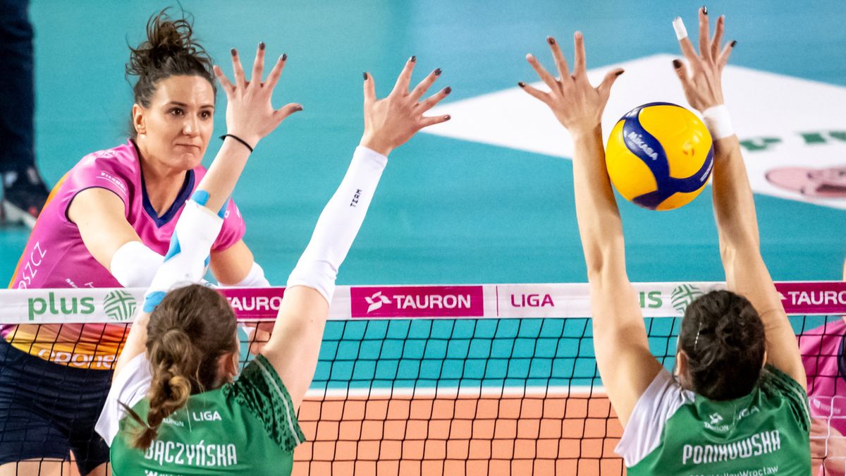 PAP / Tytus Żmijewski / Na zdjęciu: atakuje Joanna Sikorska