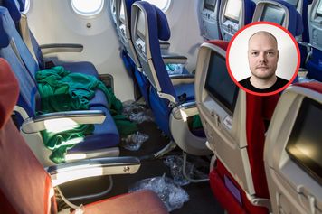 Pasażerka zemdlała podczas lotu. W trakcie udzielania pomocy pojawił się problem