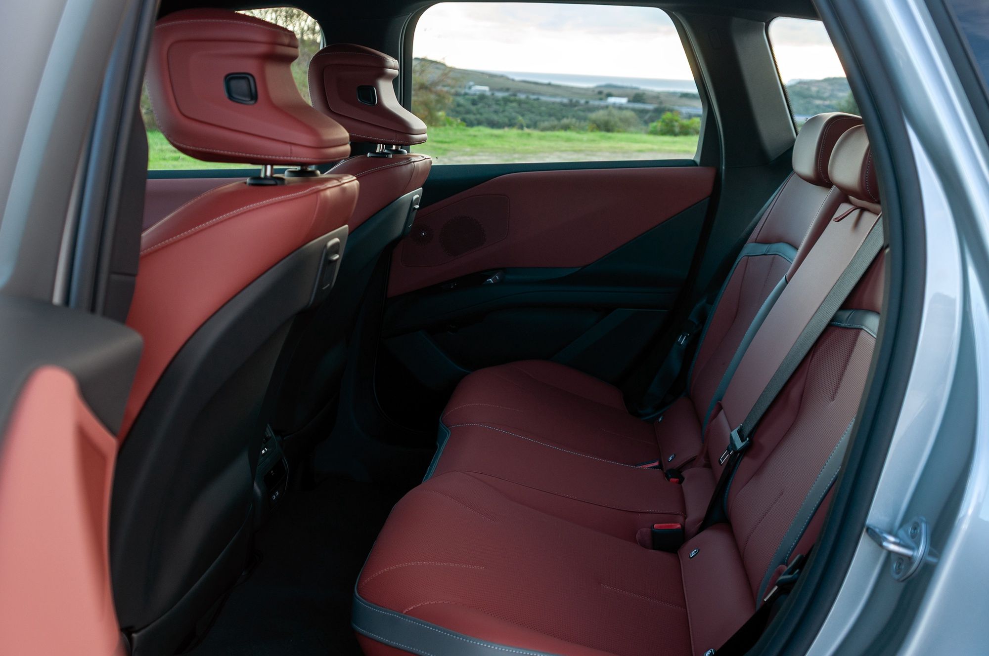 BMW iX3 50 xDrive (2025) - wnętrze