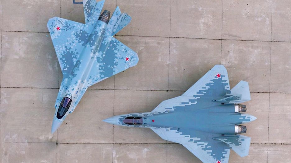 Su-57 i makieta Su-75