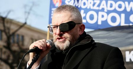 Prokuratura wzywa Grzegorza Brauna. Druga próba postawienia zarzutów